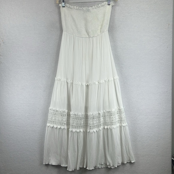 Simplee Tiered Maxi Dress Size S White 100% Cotton Elastic Smocked Top Lace Trim - Picture 1 of 11